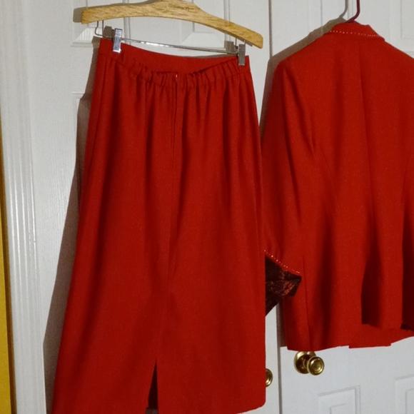Rare Figurina Women's Size 12 Red NY Skirt Suit - Picture 8 of 8